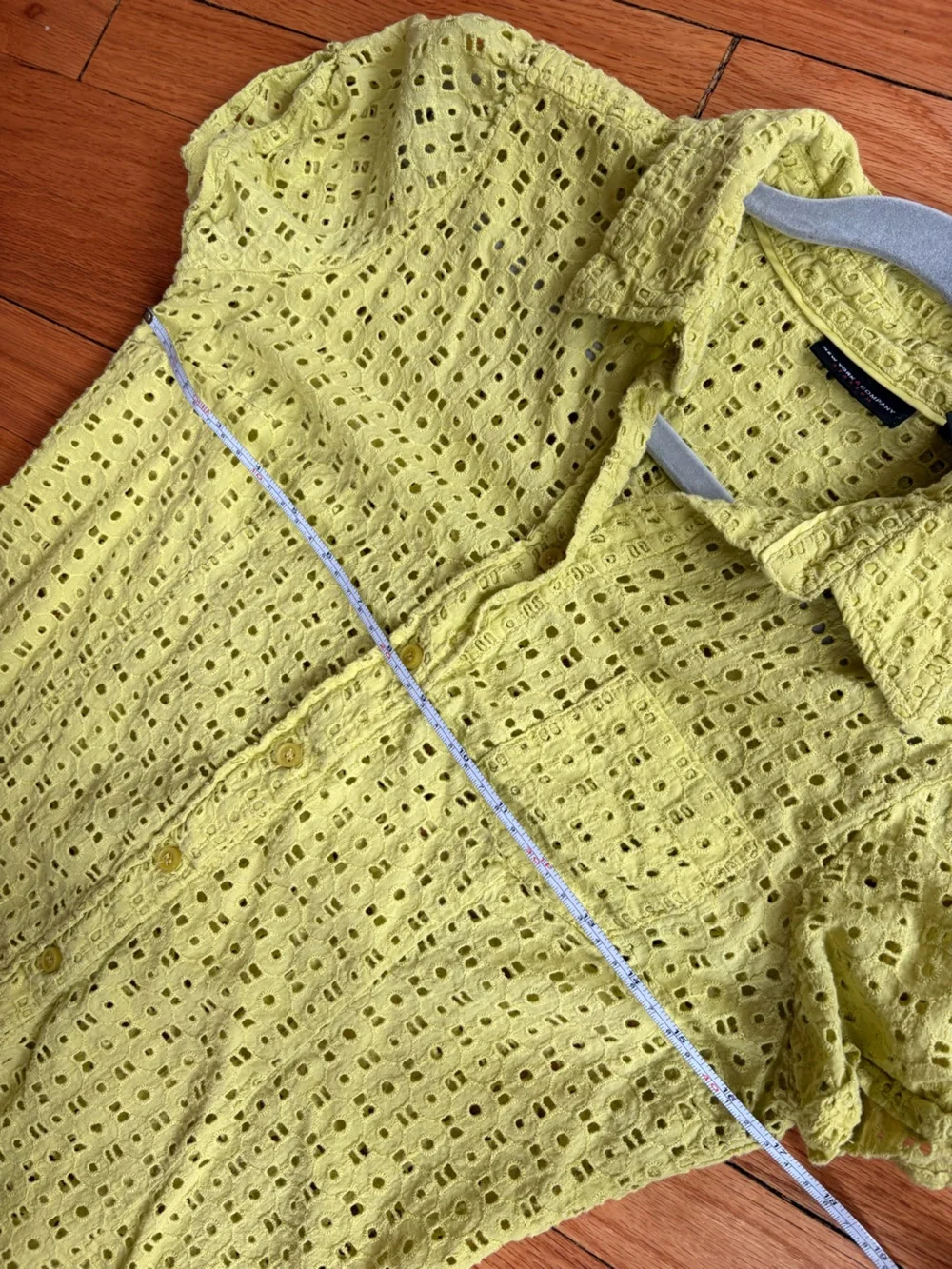 New York & Company Lightweight Lime Eyelet Button-Up Shirt - Women Size M